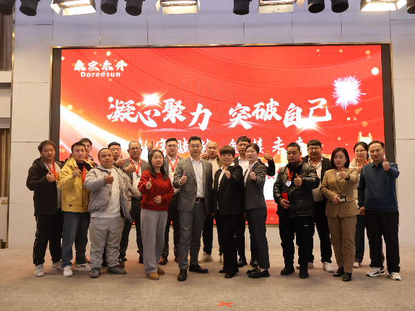 茄子视频污版在线观看2025年年会十年同心奖